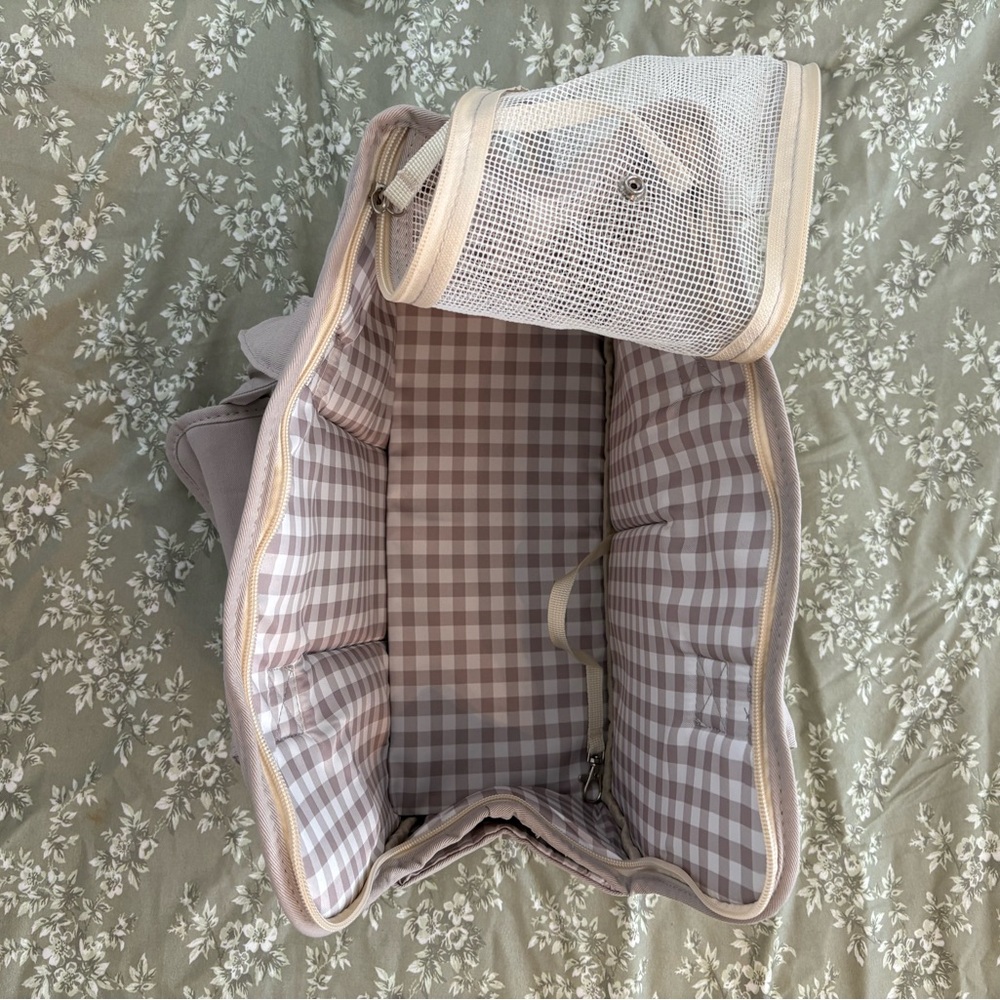 Taupe dog carrier. NWT! A yorkie, chihuahua die dog would fit perfectly! - Picture 4 of 4